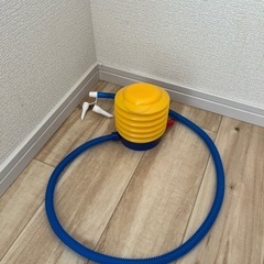 空気入れ　足で踏むタイプの画像
