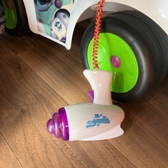 バズ　乗り物の画像