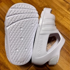 新品未使用品！adidasベビーサンダル　12.0cm ホワイトの画像