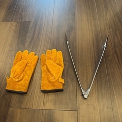 キャンプ 焚き火台 ヒノキ トング 耐熱グローブ のセット 未使用の画像