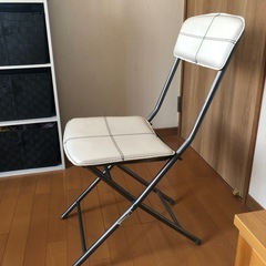 ニトリ折り畳み椅子の画像
