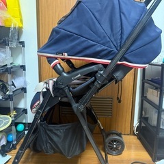 ベビーカー　combi