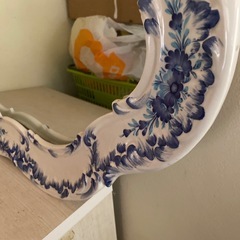 アンティーク調　陶磁器　白　青　ホワイト　ブルー　ウォールミラー　壁掛け鏡　丸型　楕円型　花柄　ヨーロッパ調　の画像