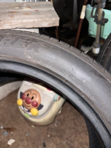 235/45/R18