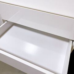 M15996 ホワイトチェスト グラス加工 オシャレなな金具脚　の画像