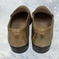 美品 HARUTA for OPAQUE.CLIP 22.5cm ゴールド ローファー D_025の画像