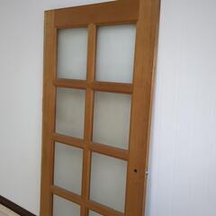 木製扉の画像