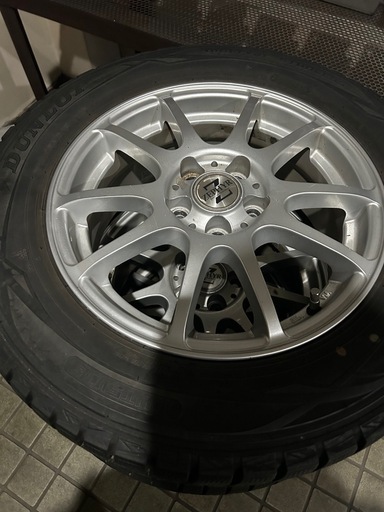 スタッドレスタイヤアルミホイール付き