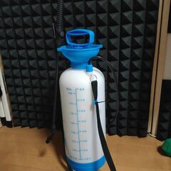 手動蓄圧式 噴霧器・散水機 ８リットル 肩掛け付き
