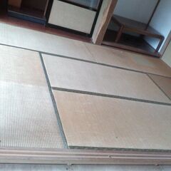 古い畳8畳と6畳の画像