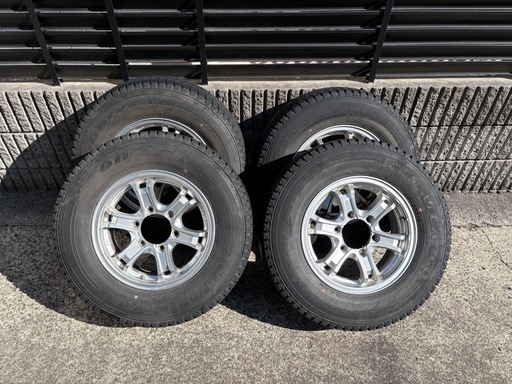 TOYOTA ハイエース用アルミホイール、スタッドレスタイヤ付き4本セット