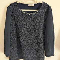 PATTERN fiona ビジュー付き、紺の七分丈トップス
