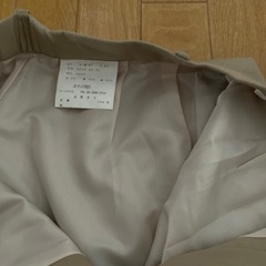 ベージュ チノパン ポリエステル100%の画像