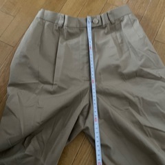 ベージュ チノパン ポリエステル100%の画像