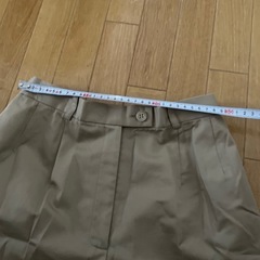ベージュ チノパン ポリエステル100%の画像