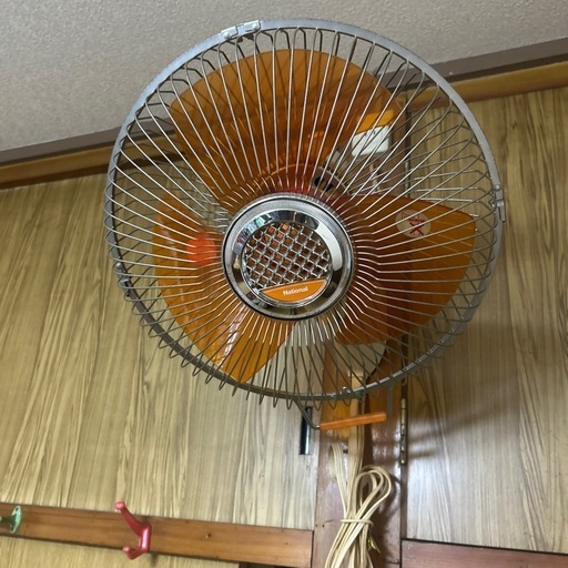 レトロな\n壁掛け扇風機