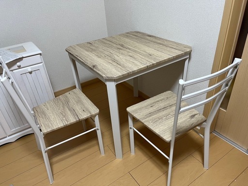 ダイニングテーブル、椅子
