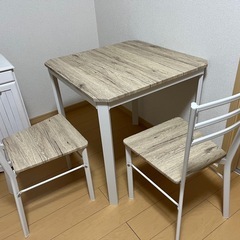 ダイニングテーブル、椅子