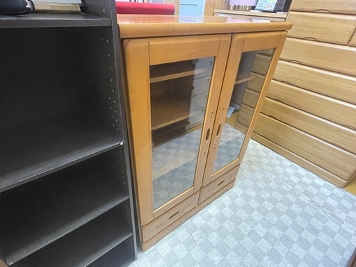 【リサイクルサービス八光】幅89㎝　木製キャビネット　ガラス扉・収納付き