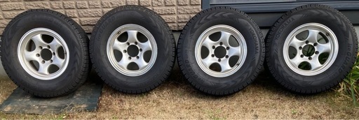 ホイール付きスタッドレスタイヤ265/70R16