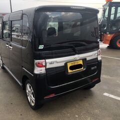 ダイハツ タント　カスタムⅩ　４ＷＤ  H22年式 ピラーレスのスライドドアで乗り降りもバッチリ広々空間!の画像