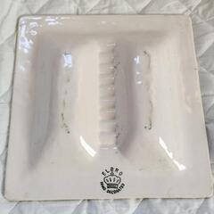 陶器の入れ物の画像