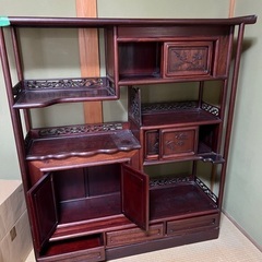 アンティーク飾り棚の画像