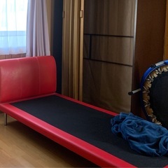 シングルベッドフレーム　レザー調　レッド