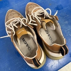 COACH ブラウン スニーカーの画像