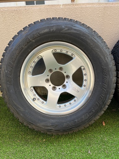 ブリヂストン　17インチ　スタッドレスタイ　ホイール付き　cv928  ハイラックス、ハイラックスサーフ、プラドetc