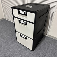 3段キャビネット　鍵付き