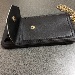 ショルダーストラップ付き iPhoneケース スマホカバー 黒 ポケット付き 春の画像
