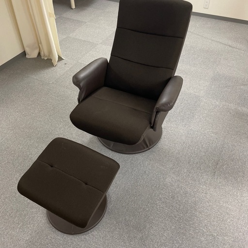 ニトリ　リクライニングチェア　オットマン付き\n