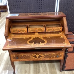 レトロなライティングビューローの画像