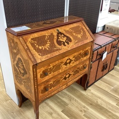 レトロなライティングビューローの画像