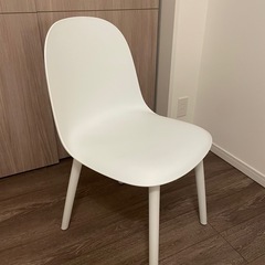 チェア　ホワイト