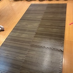🉐【美品】木目調のプレイマット　大き目　123×240センチの画像