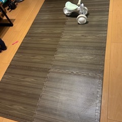 🉐【美品】木目調のプレイマット　大き目　123×240センチの画像