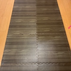 🉐【美品】木目調のプレイマット　大き目　123×240センチ