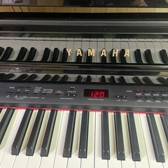 中古美品（鏡面艶出し塗装） YAMAHA クラビノーバ CLP-430PE  2011年製　高低調整可専用椅子付きの画像