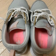 ニューバランス　スニーカー　22.5cm グレーの画像