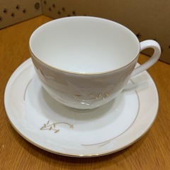 MORI HANAE 食器カップ&ソーサー2客、皿5枚
セット　の画像