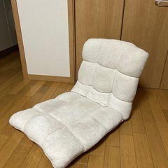 オフホワイト座椅子