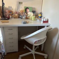 テーブル/回転チェアのセットの画像