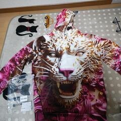 獅子がプリントされたパーカー