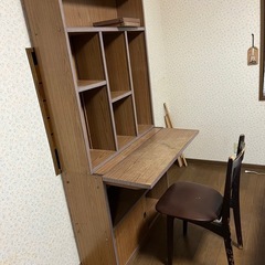 分割可能な棚付き机と椅子のセット