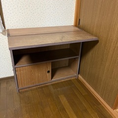 分割可能な棚付き机と椅子のセット