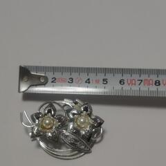 シルバー 花モチーフ パールブローチの画像