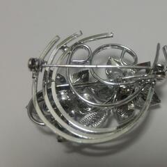 シルバー 花モチーフ パールブローチの画像