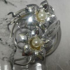 シルバー 花モチーフ パールブローチの画像